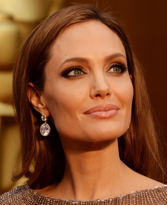 Анджелина Джоли в серьгах Robert Procop