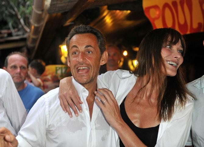 Николя Саркози и Карла Бруни во время поездки на юг Франции в дом родителей Карлы