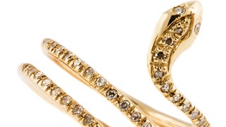 Украшения Jacquie Aiche кольца и браслеты в виде змей из золота | Tatler