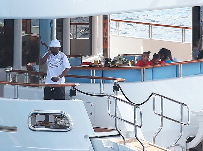 P. Diddy на своей яхте у берегов СенБарт