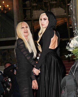 Донателла Версаче и Леди Гага.