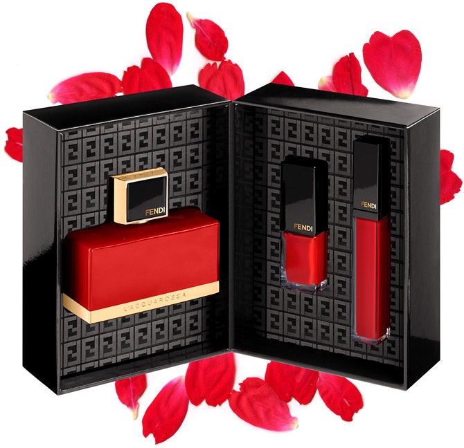 Аромат L'Acquarossa Red Essentials от Fendi в компании лака и блеска для губ нескромного красного цвета