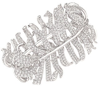 Браслет Plume от Chanel Fine Jewelry из белого золота с бриллиантами.