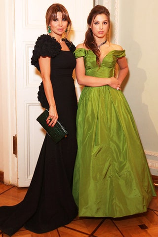 Николь Шишханова в Ulyana Sergeenko Couture с мамой.