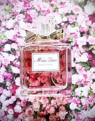 Долгое время модный дом Dior выпускал две отдельные линии ароматов классический шипр Miss Dior  и современный Miss Dior...