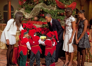 Барак и Мишель Обама с детьми.