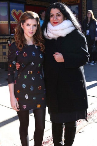 Анна Кендрик и Маржан Сатрапи на премьере фильма «Голоса».