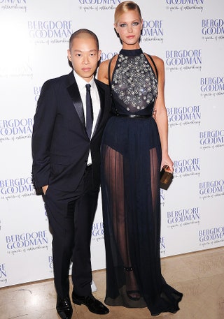 В платье Jason Wu на вечеринке Bergdorf Goodman в НьюЙорке.