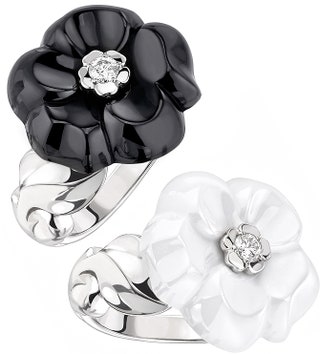 Кольцакамелии Chanel черная и белая эмаль бриллианты белое золото.