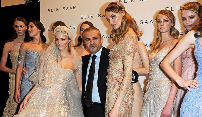 Эли Сааб со своими моделями