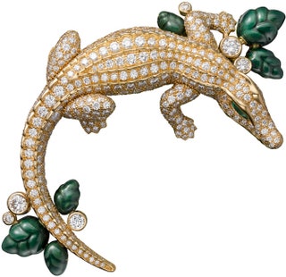 Усыпанный бриллиантами золотой крокодил может поселиться на циферблате или зажить самостоятельно — как брошь.
