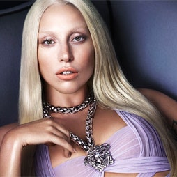 Леди Гага и еще семь звездных лиц Versace