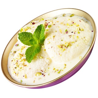 «Индийский расмалай в ресторане «Восточная комната» на вид напоминает мороженое но его вкус не похож ни на что».