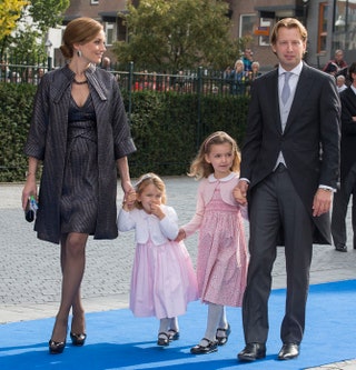 Принцесса Эйми и принц Флорис с дочерьми.