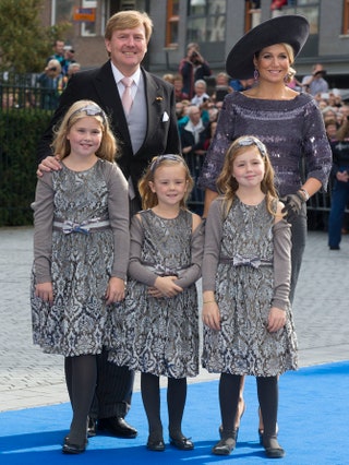 Король ВиллемАлександр и королева Максима с дочерьми.