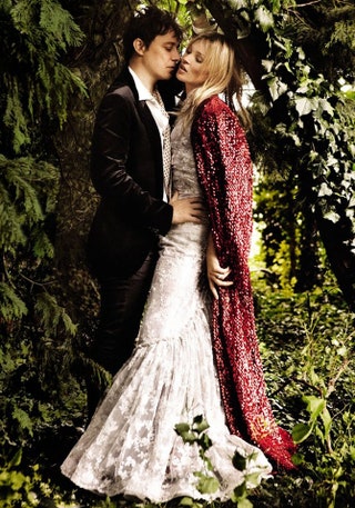 Джейми Хинс и Кейт Мосс в Vogue .