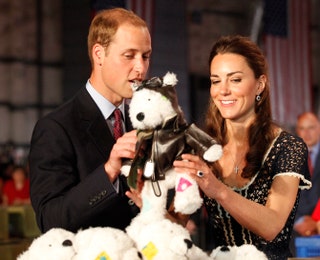 22 июля 2013 года у герцога и герцогини Кембриджских Уильяма и Кейт родился сын который стал третьим в очереди на...