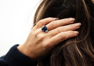 Кольцо с сапфиром подаренное Элизабет Херли на помолвку.