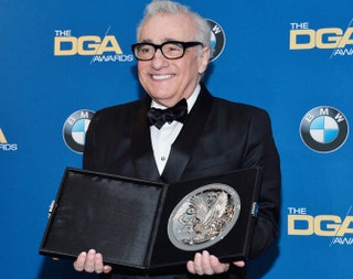 Режиссер Мартин Скорсезе с дипломом номинанта Directors Guild Of America Awards2014.
