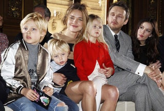 Наталья Водянова с сыновьями Лукасом и Виктором и дочерью Невой.
