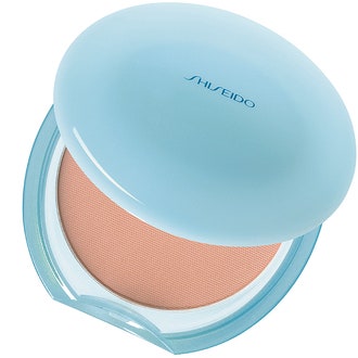 Матирующая компактная пудра Pureness от Shiseido не содержит масел сокращает видимость пор ухаживает за кожей и повышает...