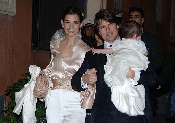 Кэти Холмс Том Круз и крошка Сури выходят из Hassler Hotel в Риме