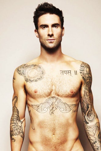 Адам Левайн в самых сексуальных клипах Maroon 5 фото и видео | Tatler