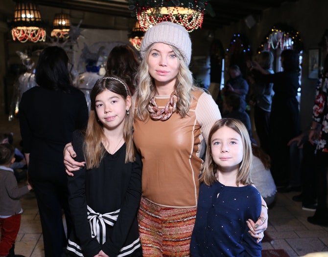 Евгения Ветрогон с дочерьми Линой и Настей