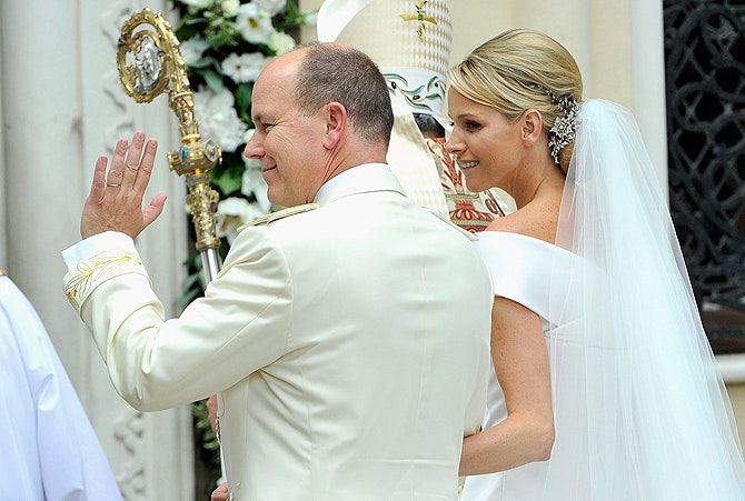 Нынешний князь Монако Альберт II и княгиня Шарлен в день свадьбы