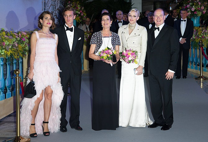Правители карликового Княжества Монако принцесса Шарлотта Казираги принц Пьер Казираги принцесса Каролина и князь...