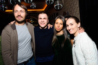 Анастасия Винокур с женихом и друзьями.