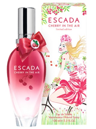 Сочный коктейль Cherry In The Air от Escada — это микс из темной черешни малины и вишни подслащенный зефиром и ванилью.