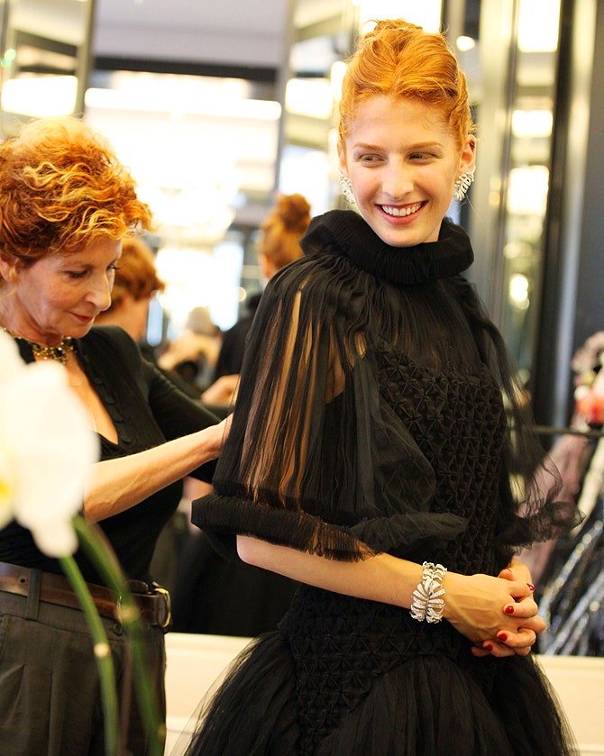 Муся Тотибадзе фото дебютантки Tatler на примерке платья Chanel Haute Couture | Tatler