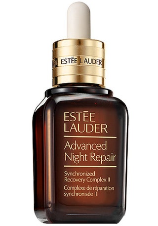 Восстанавливающая сывортка Advanced Night Repair II от Estee Lauder не вернет вам часы сна но точно поможет скрыть следы...