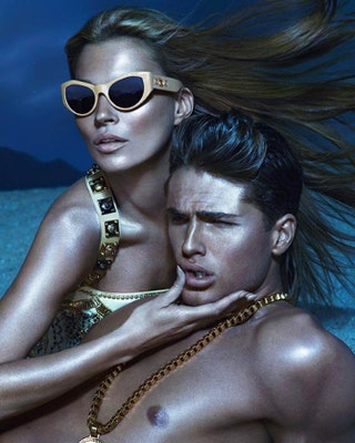 Кейт Мосс в рекламной кампании Versace сезона весналето2013.