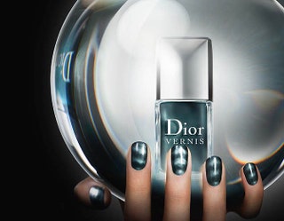 Лак для ногтей Dior Mystic Magnetics.