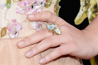 ... и ее кольцо от Graziella and Jamie Wolf.