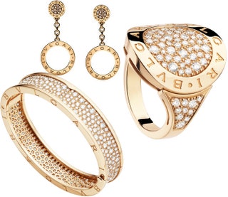 Серьги браслет и кольцо из розового золота с бриллиантами Bvlgari.