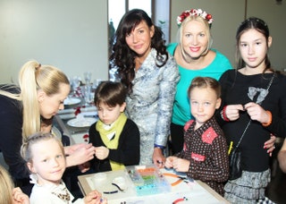 Ирина Чайковская и Екатерина Одинцова с детьми.
