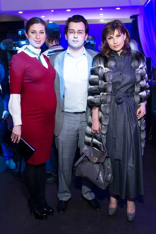 Виктория Шамис с мужем Романом и Эмма Салимова.