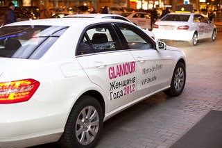 На церемонию «Женщина года Glamour»2012 девушек доставили автомобили.