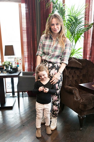 Анастасия Рябцова с дочкой.