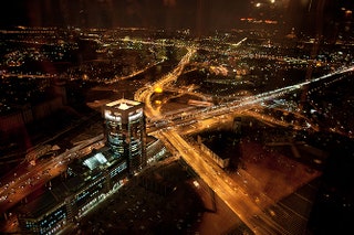 Вид на вечернюю Москву из ресторана Sixty.