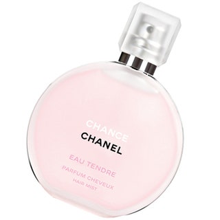Грейпфрут айва жасмин и мускус вскружат голову любой кто нанесет на волосы новую дымку Chance Eau Tendre от Chanel.