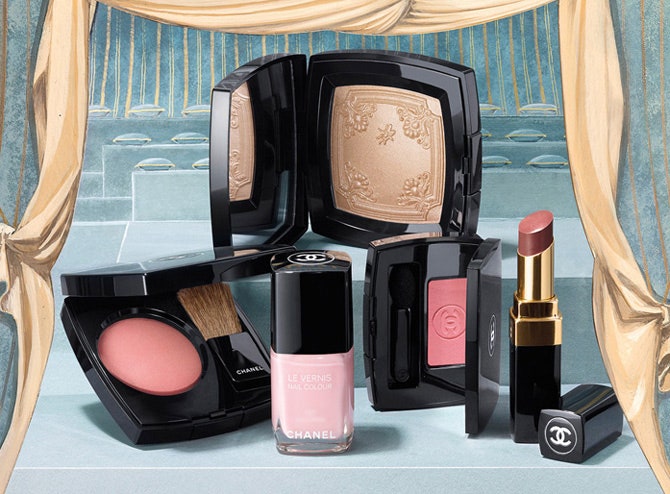 Коллекция макияжа Versailles de Chanel создана по мотивам круизной коллекции Chanel представленной в Версальском дворце