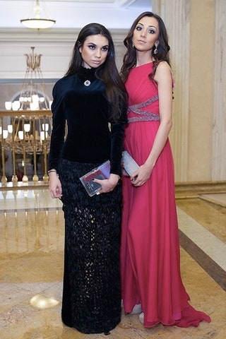 Анастасия Беляк в Basharatyan и Амина Салпагарова.