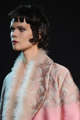 Неделя моды в Париже детали показа Louis Vuitton