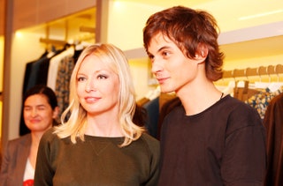 Виктория Давыдова и Александр Терехов в бутике дизайнера в гостинице «Москва».