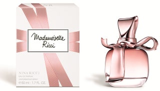 Mademoiselle Ricci от Nina Ricci за нежнорозовой упаковкой скрывается таинственная и невероятно чувственная парижанка...