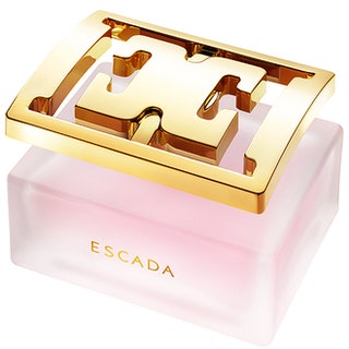 Especially Escada Delicate Notes в обновленной версии на первый план вышел тонкий аромат розовых лепестков.
